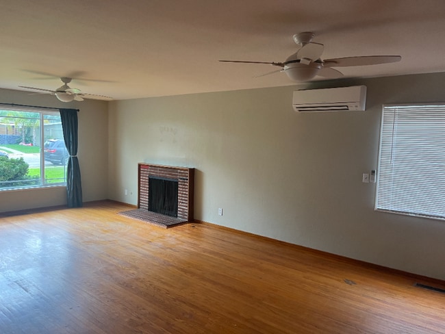 Photo - 161 Sequoia Dr