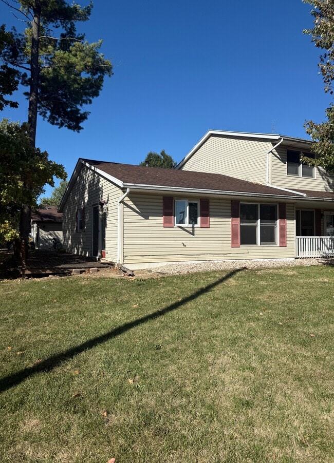 Building Photo - 111 S Van St