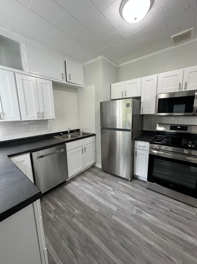 Photo - 1547 32nd St NE