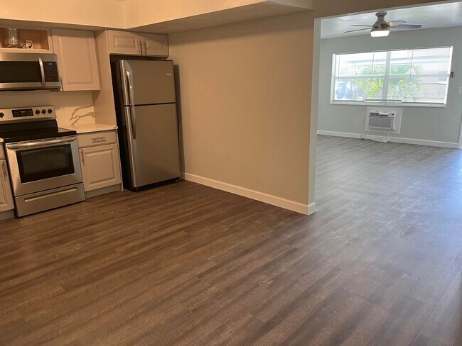Photo - 1419 SE 2nd St Unit Apt 1