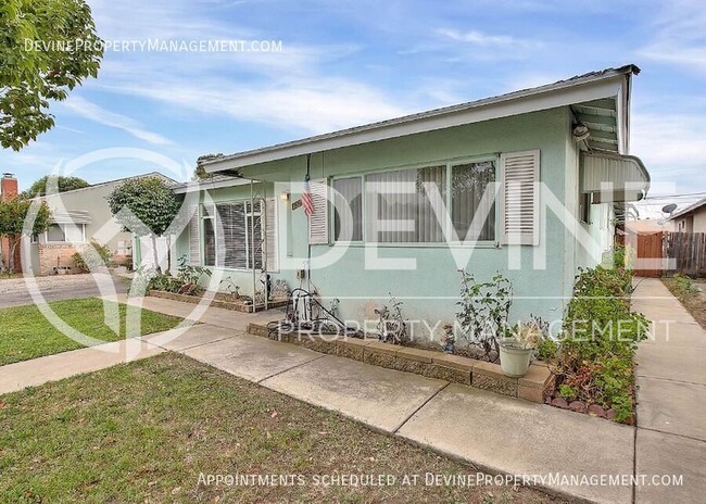 Photo - 1005 W. F. St-