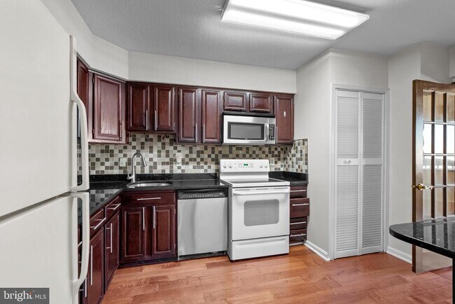 Photo - 3713 S George Mason Dr Unit 1412