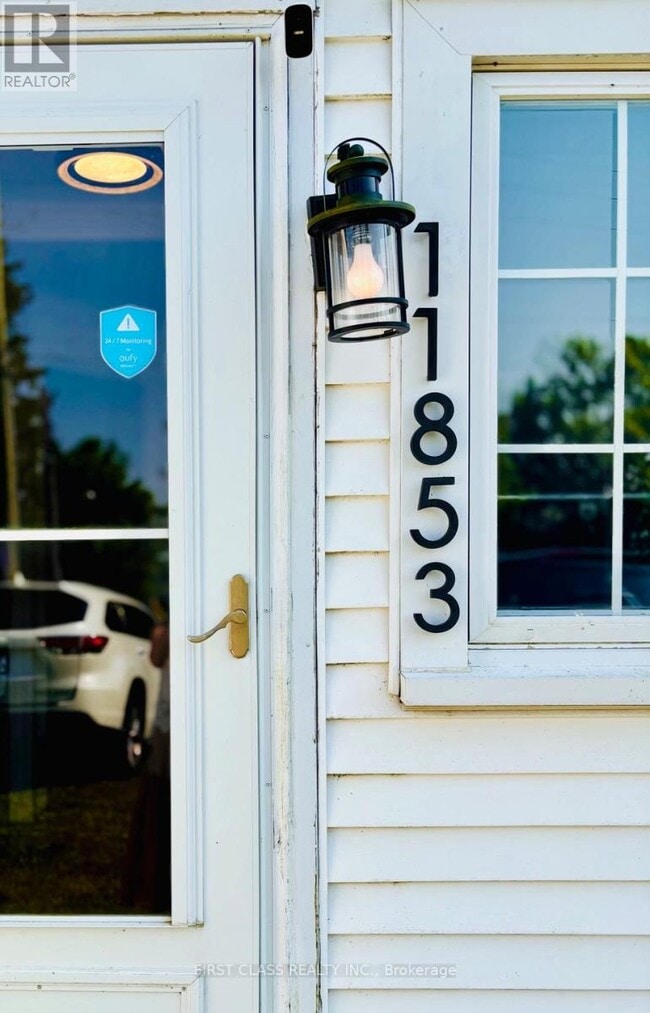 Photo - 11853 Lakeshore Rd