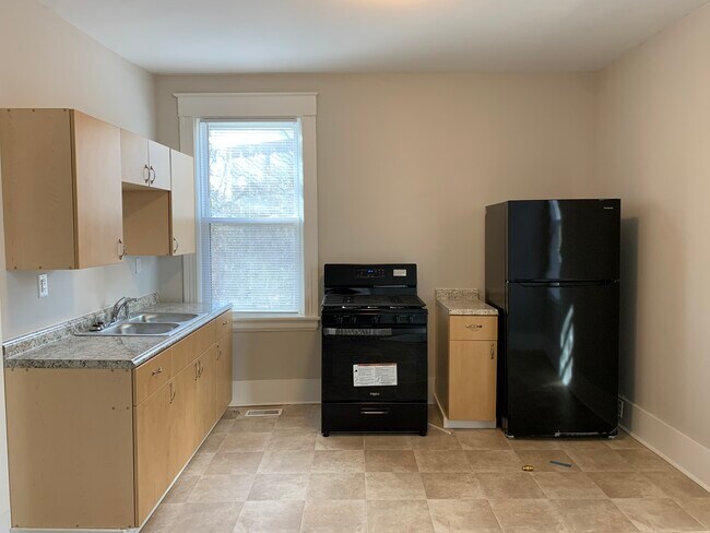 Kitchen - 1729 Holloway Ave Unit 1