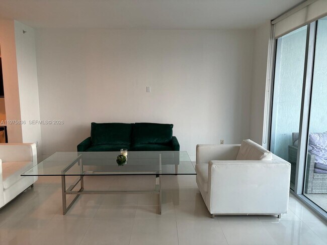 Photo - 90 SW 3rd St Unidad 2111