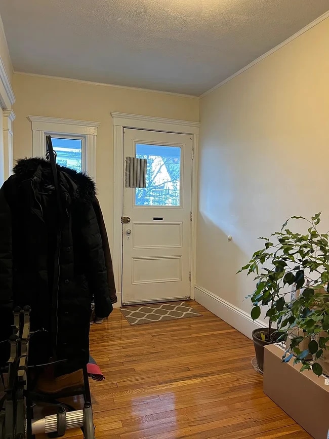 Building Photo - 12 Pinkham Rd Unit 1 Rental