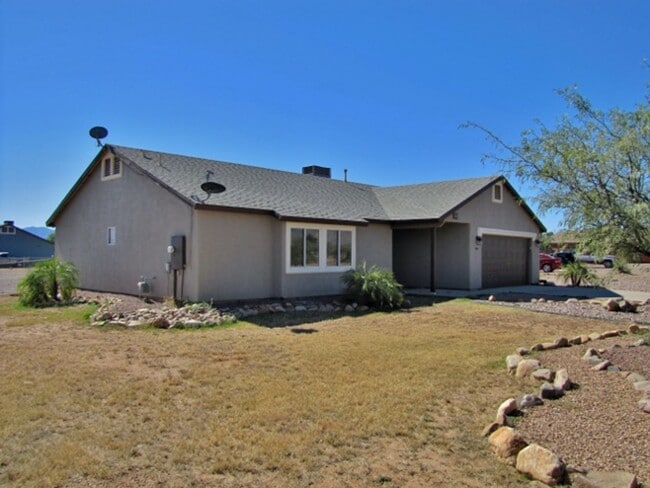 Photo - 3BR/2BA/2CG, 1519 sq.ft on half acre in Huachuca City, AZ