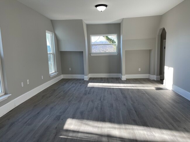 Photo - 202 E Columbia Ave