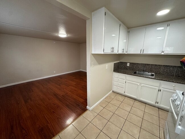 Photo - 317-323 S 26th St Unit 317