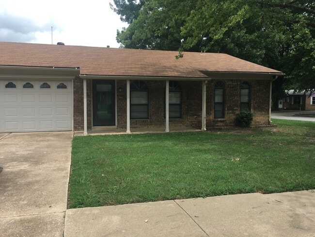 Building Photo - 3 bedroom 2 bath home in East Tulsa
