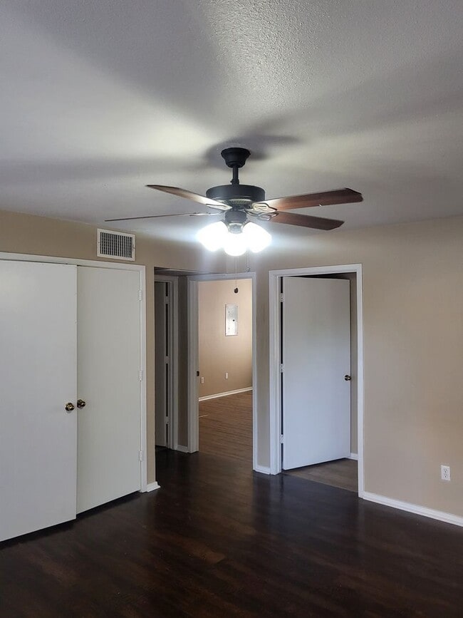 Photo - 221 Kerby St