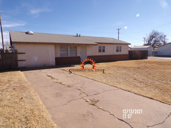 Building Photo - Spacious 3-bedroom 2 bath home- Freshly pa...