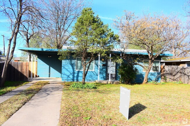 Building Photo - Darling House