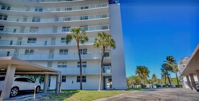 Photo - 2731 NE 14th Street Causeway Unidad 335