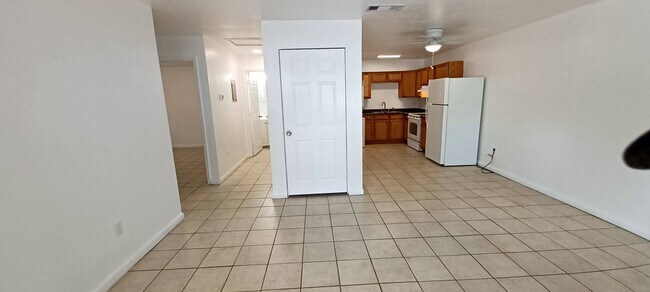 Building Photo - 3220 SW 26th Terrace Unit 3220-4_26-TER