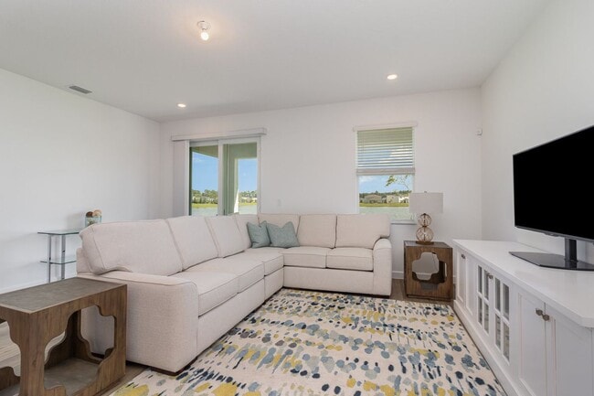 Photo - 699 Veridian Cir NW