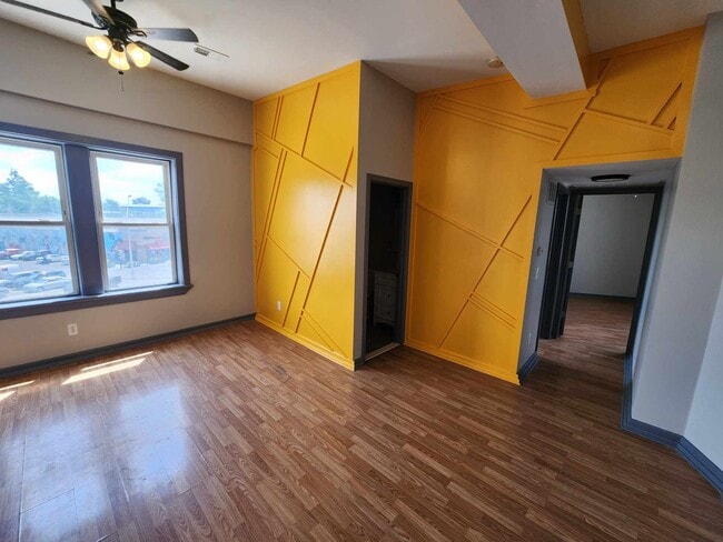 Building Photo - Soldoris Unit 302