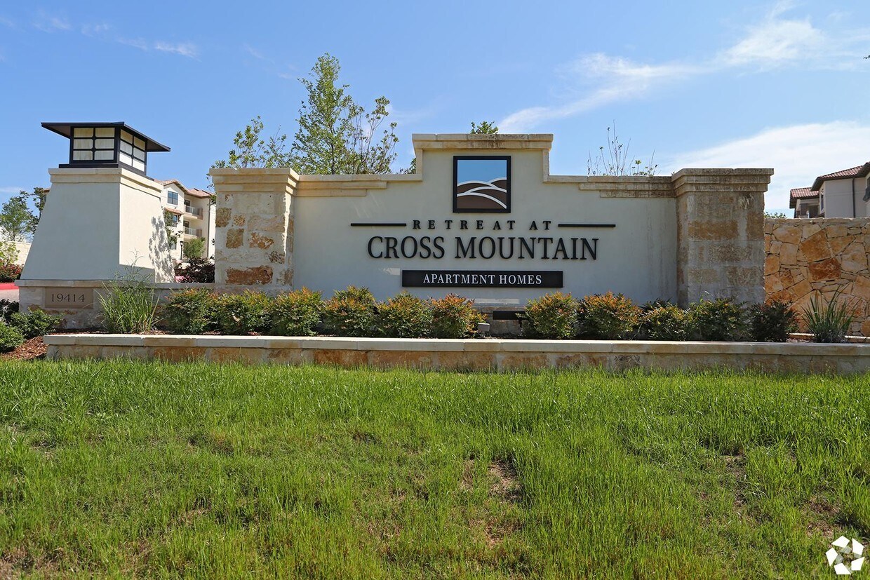 Retreat At Cross Mountain Off Campus Housing San Antonio Tx Entrance
