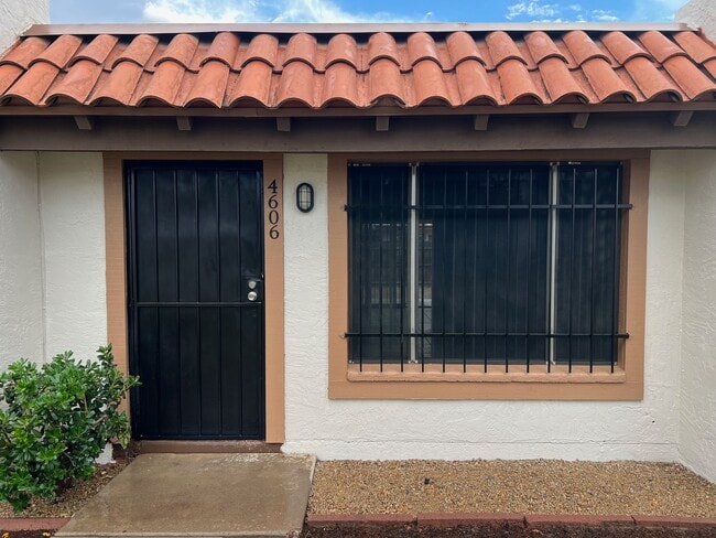 Building Photo - 4606 W Desert Crest Dr