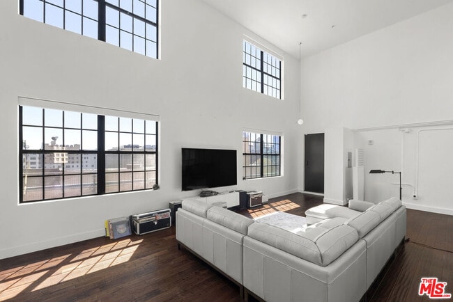 Photo - 746 S Los Angeles St Unit 1201