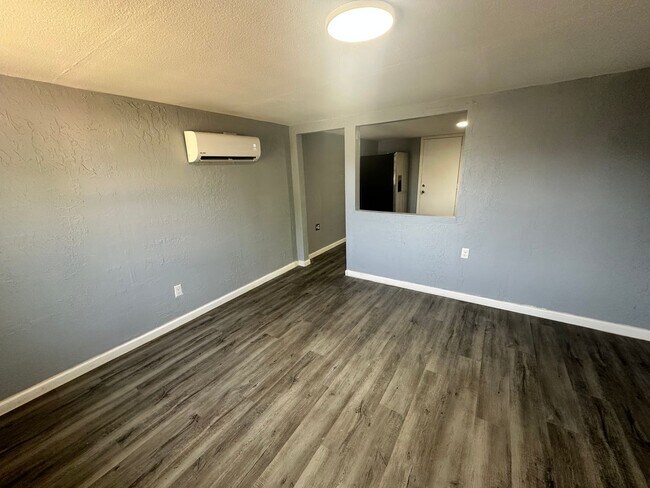 Photo - 1612 NE 24th St Unidad 1612 NE 24th Street -1