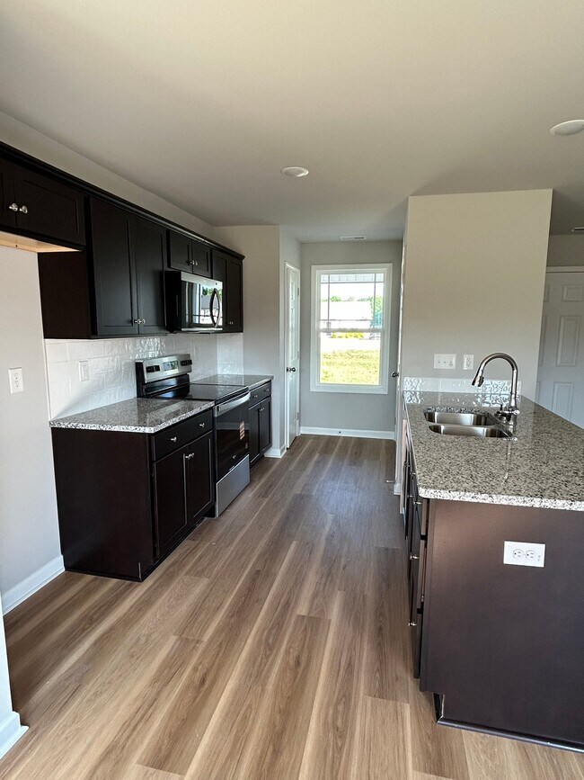 Photo - 262 Swinson Dr