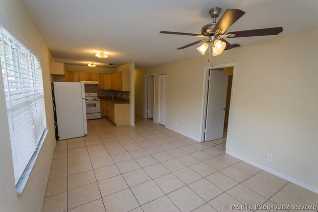 Photo - 640 Barber Ave