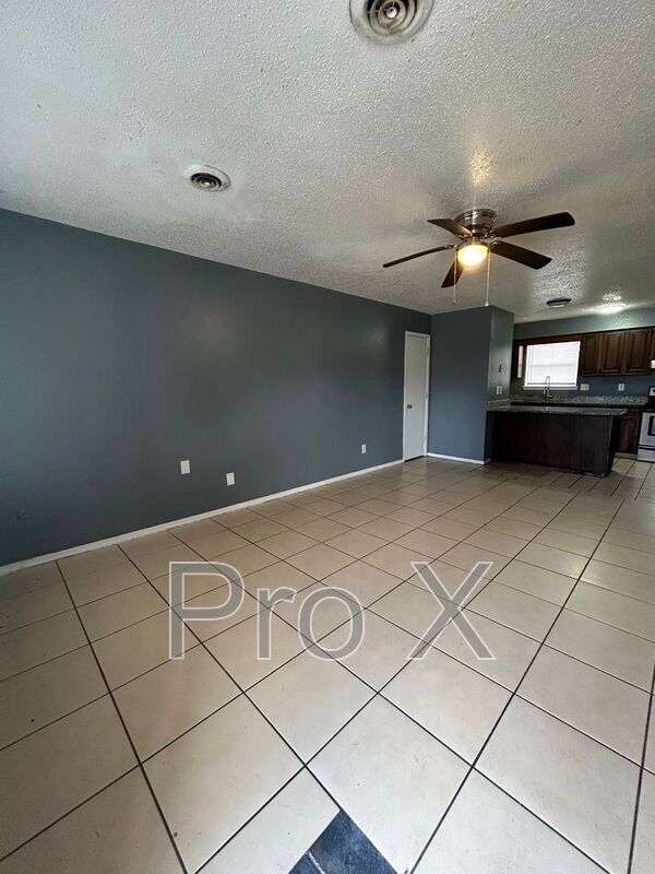 Photo - 1605 Juniper Cir