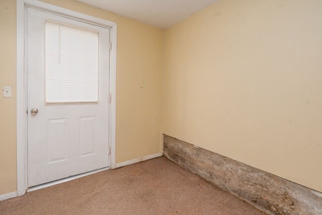 Building Photo - 3 BEDROOM 1 BATHROOM HOUSE FOR RENT