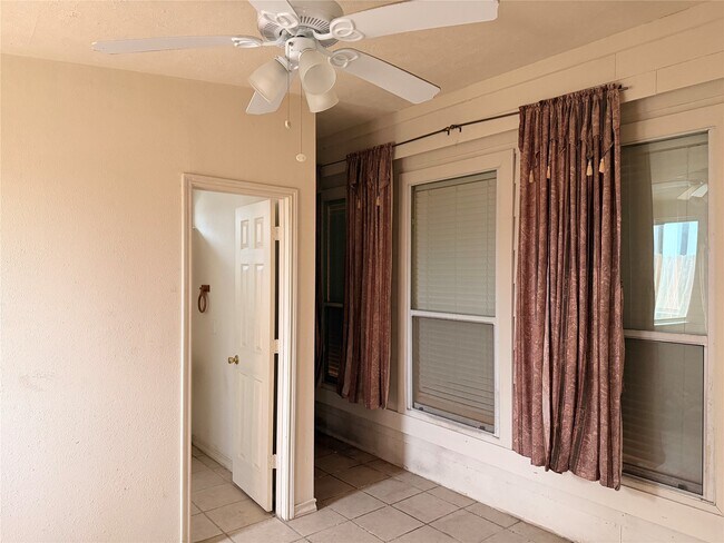 Building Photo - 6231 Sentry Park Ln