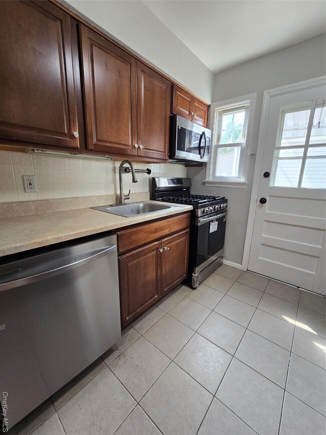 Building Photo - 127 Lyon St Rental
