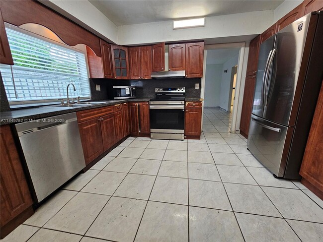 Building Photo - 3019 SW 68th Ter Rental