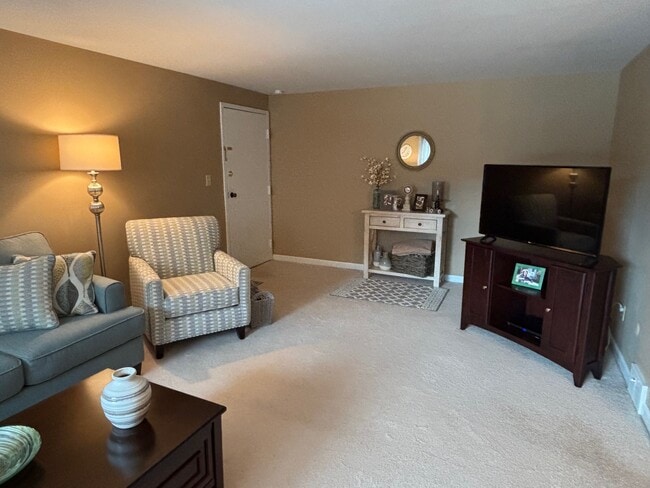 Living Room - 20 Guilford Ln Unit 8