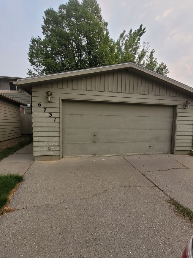 Building Photo - 6731 Hollister Dr Unit 6731