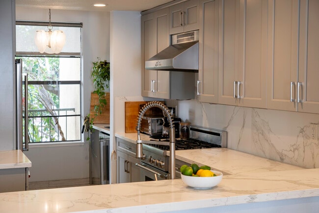 Photo - 425 E Ocean Blvd Unidad 320