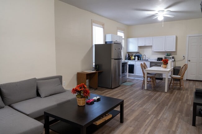 Building Photo - 26 Allen St