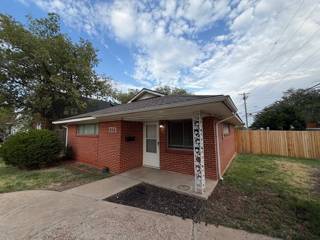 Building Photo - 2225 S Tyler St
