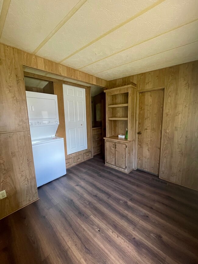 Photo - 1120 N Justice Dr