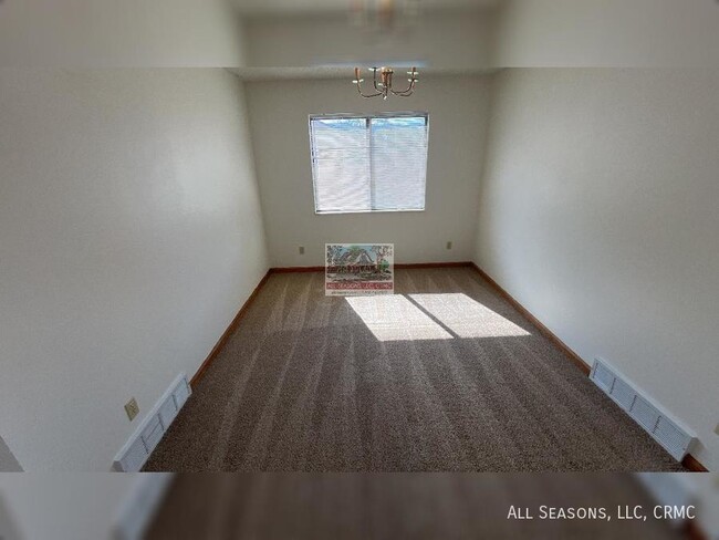 Photo - 750 Rundle Ct