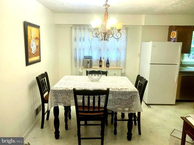 Photo - 4506 Samar St