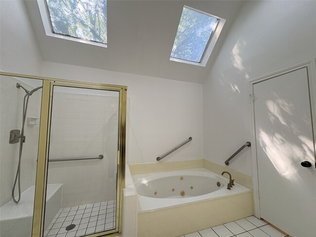 Photo - 3203 Woodland View Dr