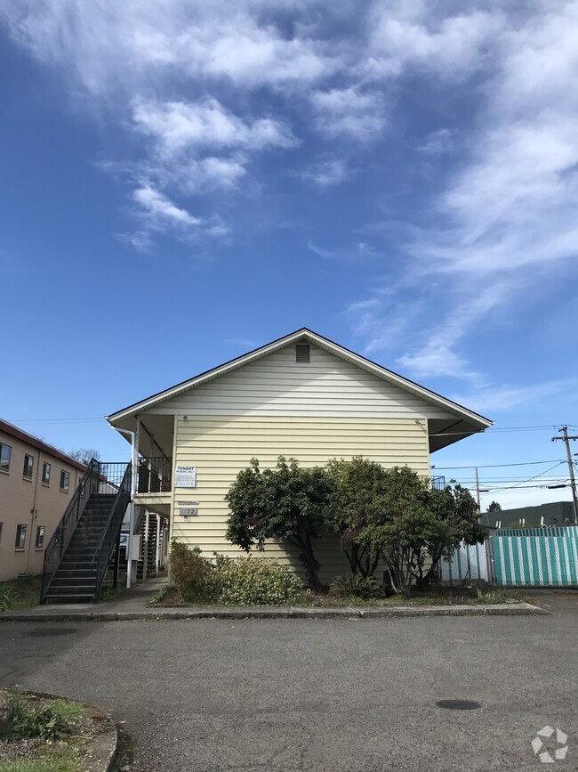 Building Photo - 1172 Chambers St Unit 7 Rental