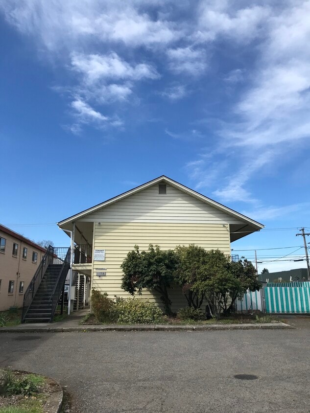 Front of Building - 1172 Chambers St (Eugene, OR)