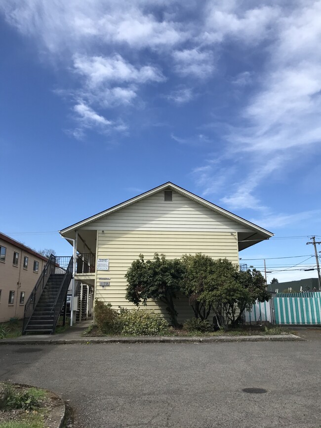 Front of Building - 1172 Chambers St Apartments Unit 7