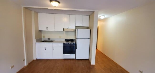 Photo - Studio unit with washer/dryer available located in the center of Waikiki- Fairway Villa