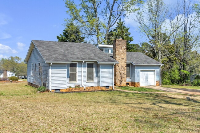 Photo - 204 Hattie Rd