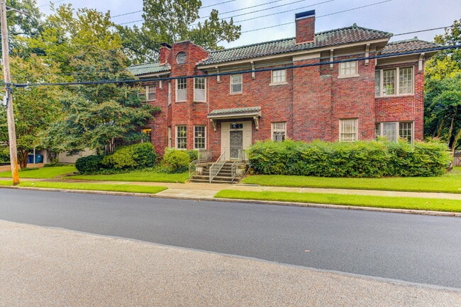 Building Photo - 654 Anderson St