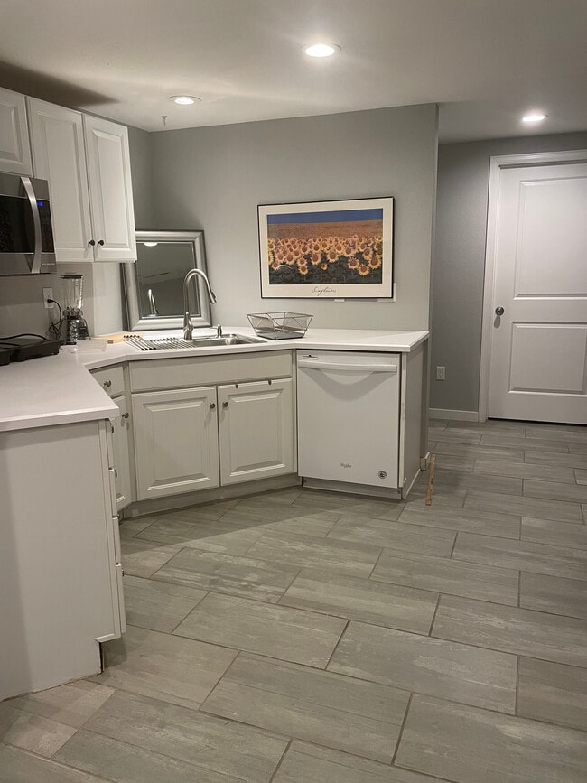 Photo - 1105 Green St Unit BasementApartment