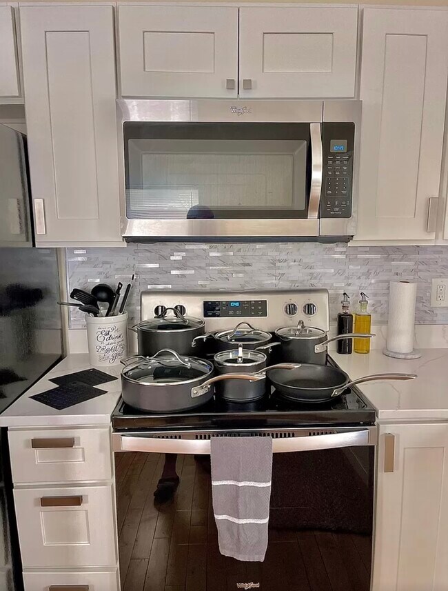 Photo - 33 Gilman St Apartments Unit 2