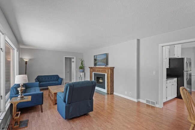 Photo - 2530 Zinran Ave S